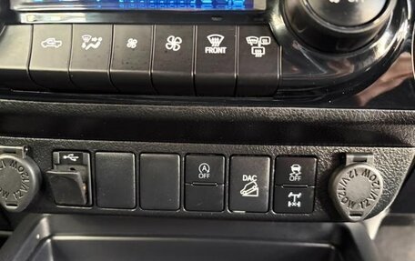 Toyota Hilux VIII, 2022 год, 3 450 000 рублей, 17 фотография