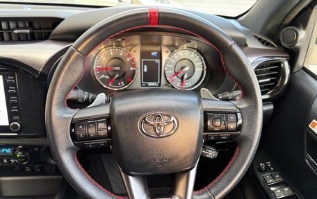 Toyota Hilux VIII, 2022 год, 3 450 000 рублей, 12 фотография