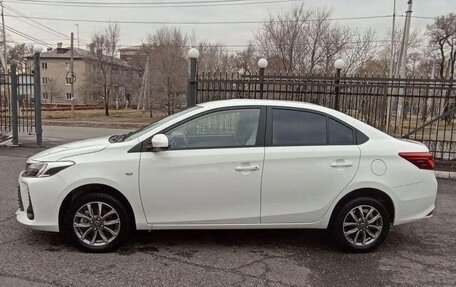 Toyota Vios III, 2022 год, 1 300 000 рублей, 4 фотография