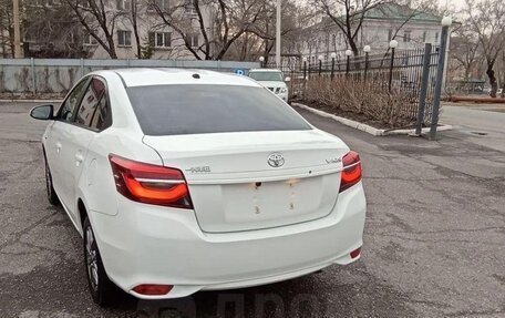 Toyota Vios III, 2022 год, 1 300 000 рублей, 5 фотография