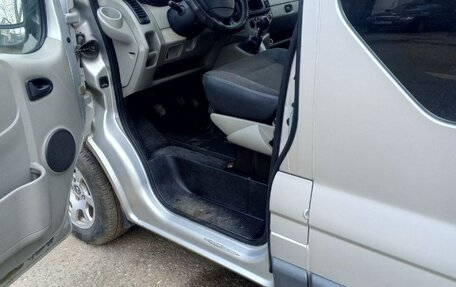 Renault Trafic, 2006 год, 1 300 000 рублей, 2 фотография