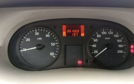 Renault Trafic, 2006 год, 1 300 000 рублей, 9 фотография