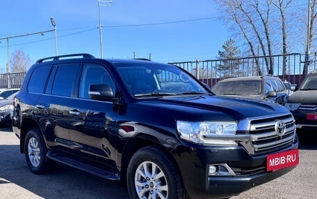 Toyota Land Cruiser 200, 2018 год, 6 520 000 рублей, 2 фотография