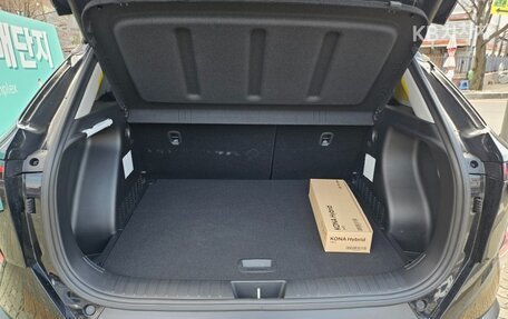 Hyundai Kona, 2024 год, 1 610 000 рублей, 30 фотография