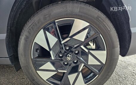 Hyundai Kona, 2024 год, 1 610 000 рублей, 31 фотография