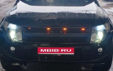 Mitsubishi Pajero IV, 2011 год, 2 460 000 рублей, 3 фотография