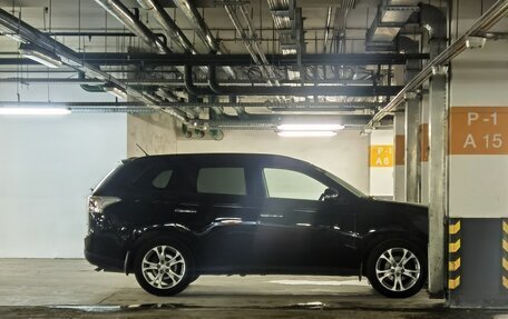 Mitsubishi Outlander III рестайлинг 3, 2013 год, 1 310 000 рублей, 2 фотография