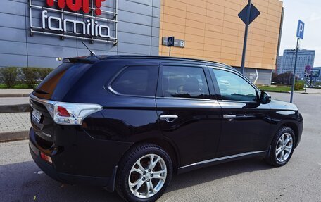 Mitsubishi Outlander III рестайлинг 3, 2013 год, 1 310 000 рублей, 6 фотография