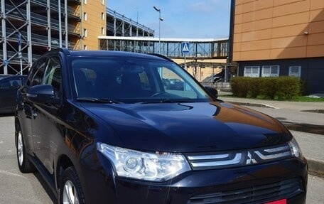 Mitsubishi Outlander III рестайлинг 3, 2013 год, 1 310 000 рублей, 4 фотография