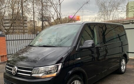 Volkswagen Multivan T6 рестайлинг, 2015 год, 2 700 000 рублей, 2 фотография