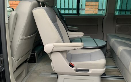 Volkswagen Multivan T6 рестайлинг, 2015 год, 2 700 000 рублей, 10 фотография