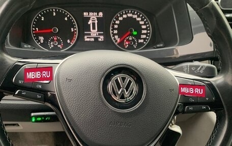 Volkswagen Multivan T6 рестайлинг, 2015 год, 2 700 000 рублей, 16 фотография