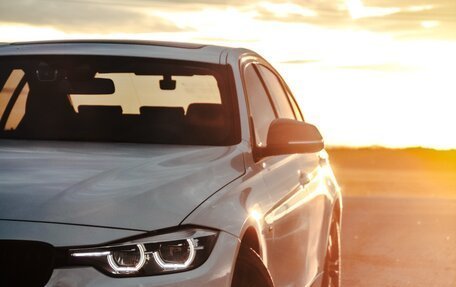 BMW 3 серия, 2018 год, 2 700 000 рублей, 18 фотография