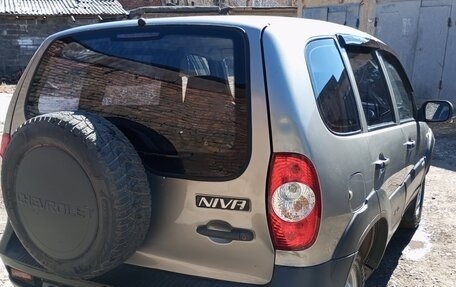 Chevrolet Niva I рестайлинг, 2011 год, 405 000 рублей, 3 фотография