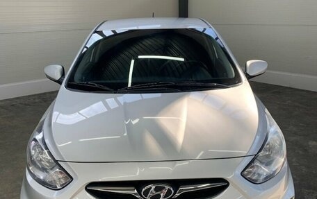 Hyundai Solaris II рестайлинг, 2013 год, 880 000 рублей, 2 фотография