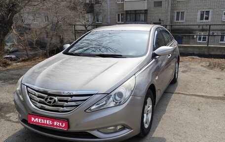 Hyundai Sonata VI, 2010 год, 1 000 000 рублей, 1 фотография