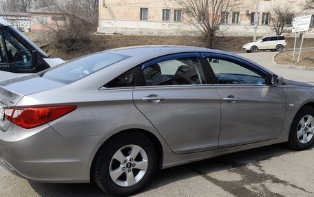 Hyundai Sonata VI, 2010 год, 1 000 000 рублей, 4 фотография