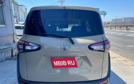 Toyota Sienta II, 2022 год, 1 310 000 рублей, 6 фотография