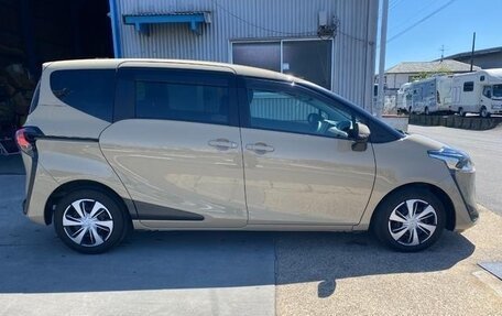 Toyota Sienta II, 2022 год, 1 310 000 рублей, 8 фотография