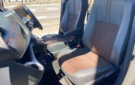 Toyota Sienta II, 2022 год, 1 310 000 рублей, 13 фотография