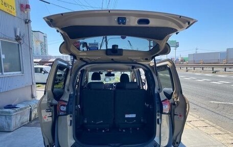 Toyota Sienta II, 2022 год, 1 310 000 рублей, 20 фотография