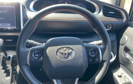 Toyota Sienta II, 2022 год, 1 310 000 рублей, 23 фотография