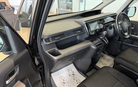 Honda Stepwgn IV, 2019 год, 2 349 000 рублей, 12 фотография