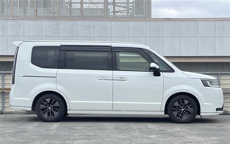 Honda Stepwgn, 2023 год, 2 342 000 рублей, 7 фотография