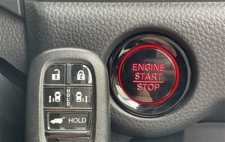 Honda Stepwgn, 2023 год, 2 342 000 рублей, 18 фотография