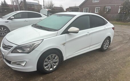 Hyundai Solaris II рестайлинг, 2015 год, 950 000 рублей, 1 фотография