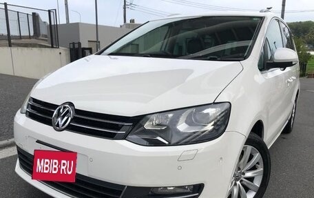 Volkswagen Sharan II, 2013 год, 880 000 рублей, 1 фотография