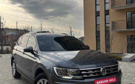 Volkswagen Tiguan II, 2018 год, 2 270 000 рублей, 1 фотография