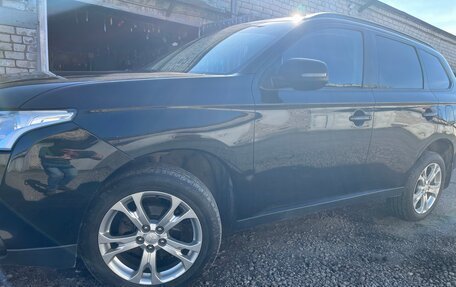 Mitsubishi Outlander III рестайлинг 3, 2013 год, 1 240 000 рублей, 5 фотография