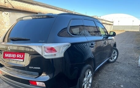 Mitsubishi Outlander III рестайлинг 3, 2013 год, 1 240 000 рублей, 8 фотография
