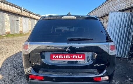 Mitsubishi Outlander III рестайлинг 3, 2013 год, 1 240 000 рублей, 9 фотография