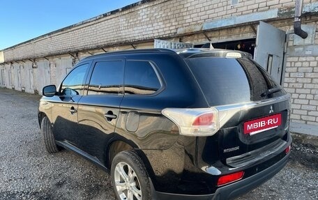 Mitsubishi Outlander III рестайлинг 3, 2013 год, 1 240 000 рублей, 7 фотография