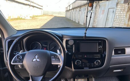 Mitsubishi Outlander III рестайлинг 3, 2013 год, 1 240 000 рублей, 11 фотография