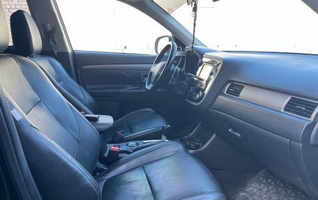 Mitsubishi Outlander III рестайлинг 3, 2013 год, 1 240 000 рублей, 13 фотография