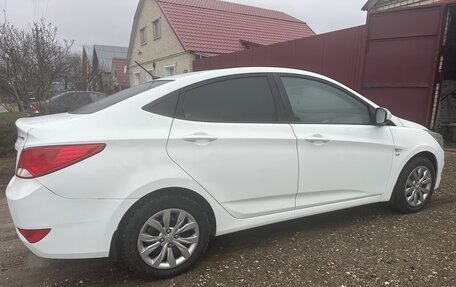 Hyundai Solaris II рестайлинг, 2015 год, 950 000 рублей, 2 фотография