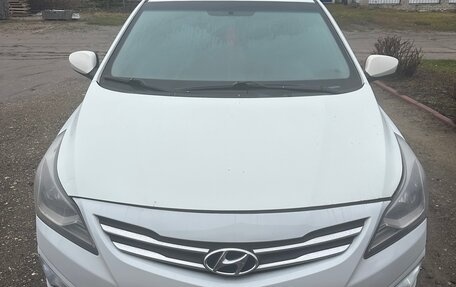 Hyundai Solaris II рестайлинг, 2015 год, 950 000 рублей, 3 фотография