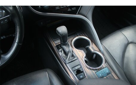 Toyota Camry, 2018 год, 2 470 000 рублей, 17 фотография