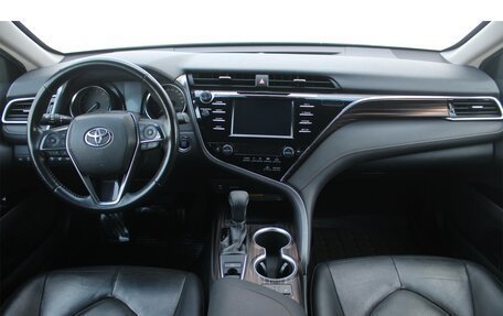 Toyota Camry, 2018 год, 2 470 000 рублей, 15 фотография