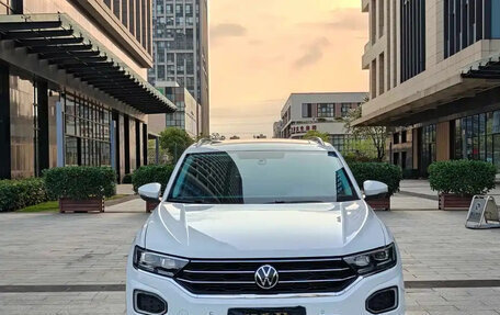 Volkswagen T-Roc I, 2022 год, 1 341 750 рублей, 2 фотография