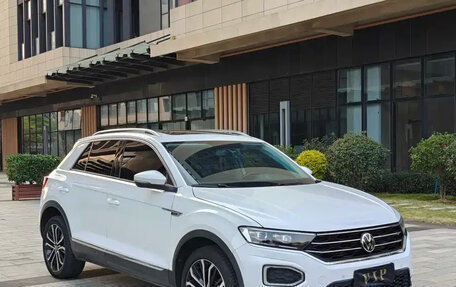 Volkswagen T-Roc I, 2022 год, 1 341 750 рублей, 3 фотография