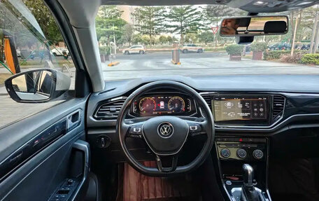 Volkswagen T-Roc I, 2022 год, 1 341 750 рублей, 13 фотография