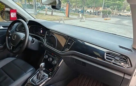 Volkswagen T-Roc I, 2022 год, 1 341 750 рублей, 7 фотография