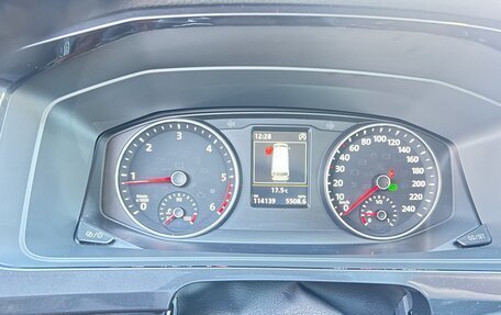 Volkswagen Multivan T6 рестайлинг, 2019 год, 4 950 000 рублей, 10 фотография