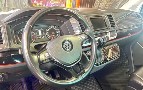 Volkswagen Multivan T6 рестайлинг, 2019 год, 4 950 000 рублей, 14 фотография