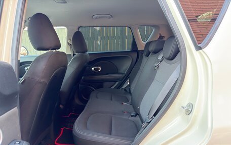 KIA Soul II рестайлинг, 2017 год, 1 160 000 рублей, 24 фотография