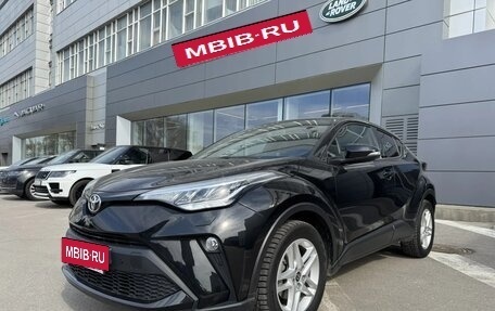 Toyota C-HR I рестайлинг, 2021 год, 2 850 000 рублей, 1 фотография